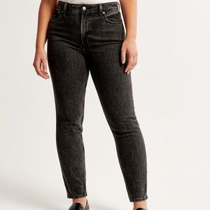 ABERCROMBIE Curve High Rise Mom Jeans Faded Black